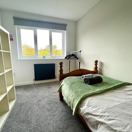 Large 5 Bed Detached House Near Stansted Airport With Parking For 2 Vehicles! Stansted Stays Stansted Mountfitchet Ngoại thất bức ảnh